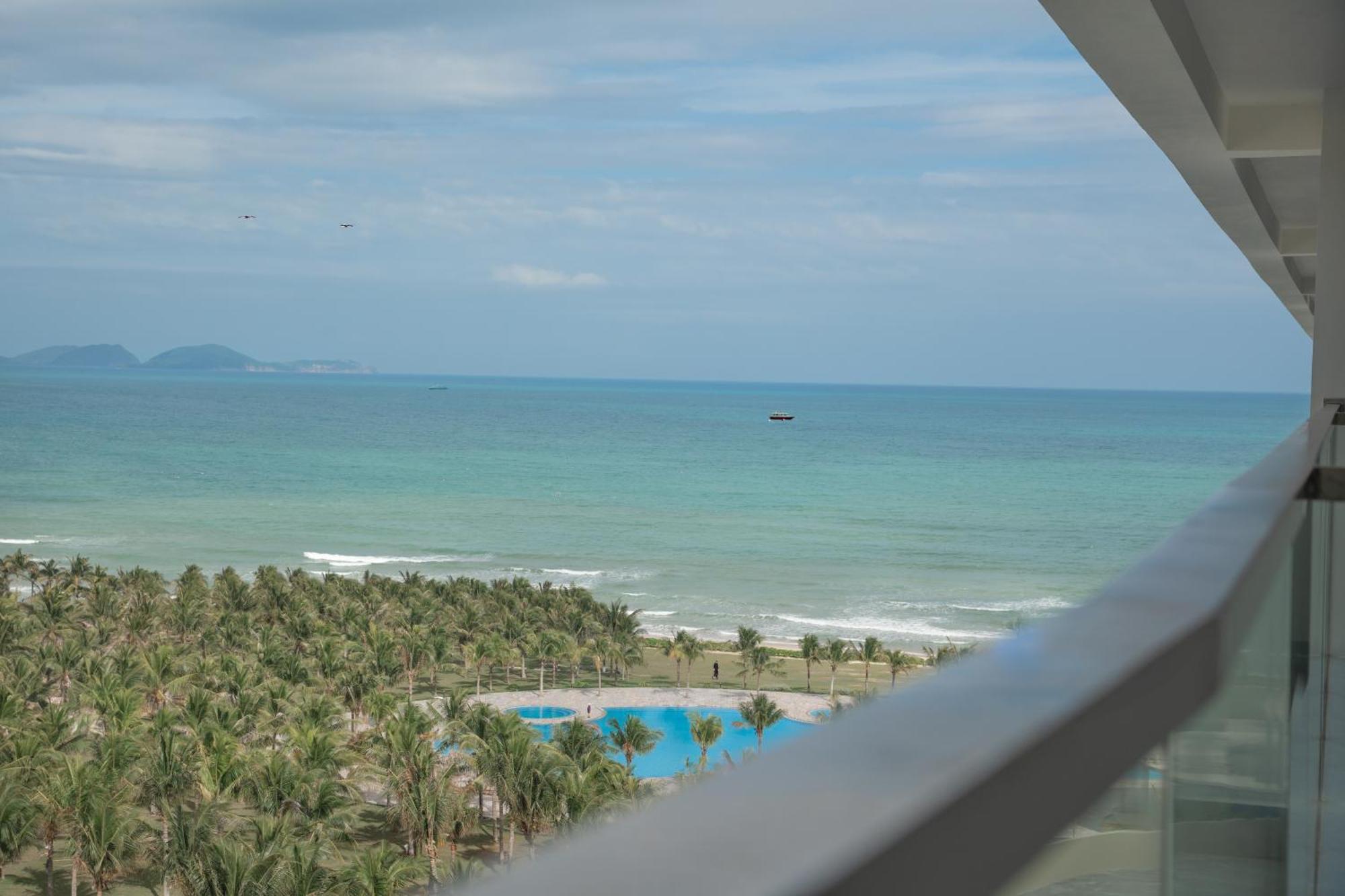 Aquamarine Beachfront Resort & Spa 金兰市 外观 照片