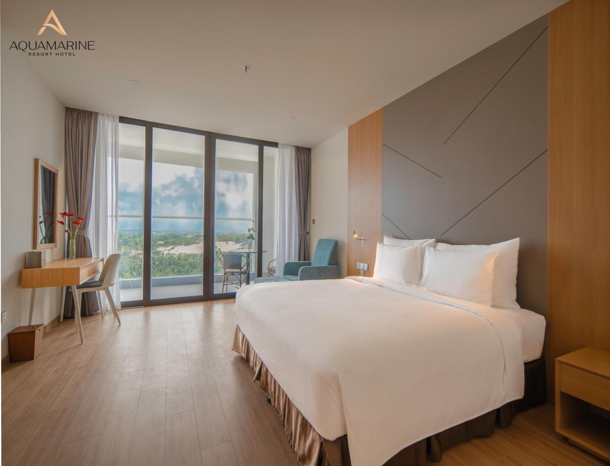 Aquamarine Beachfront Resort & Spa 金兰市 外观 照片