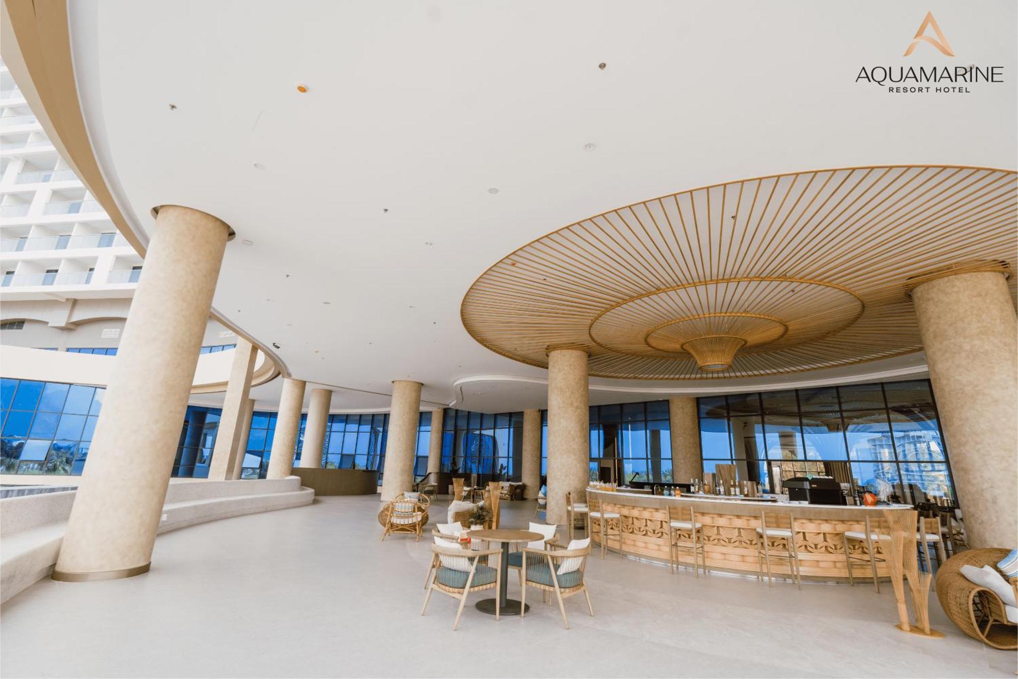 Aquamarine Beachfront Resort & Spa 金兰市 外观 照片