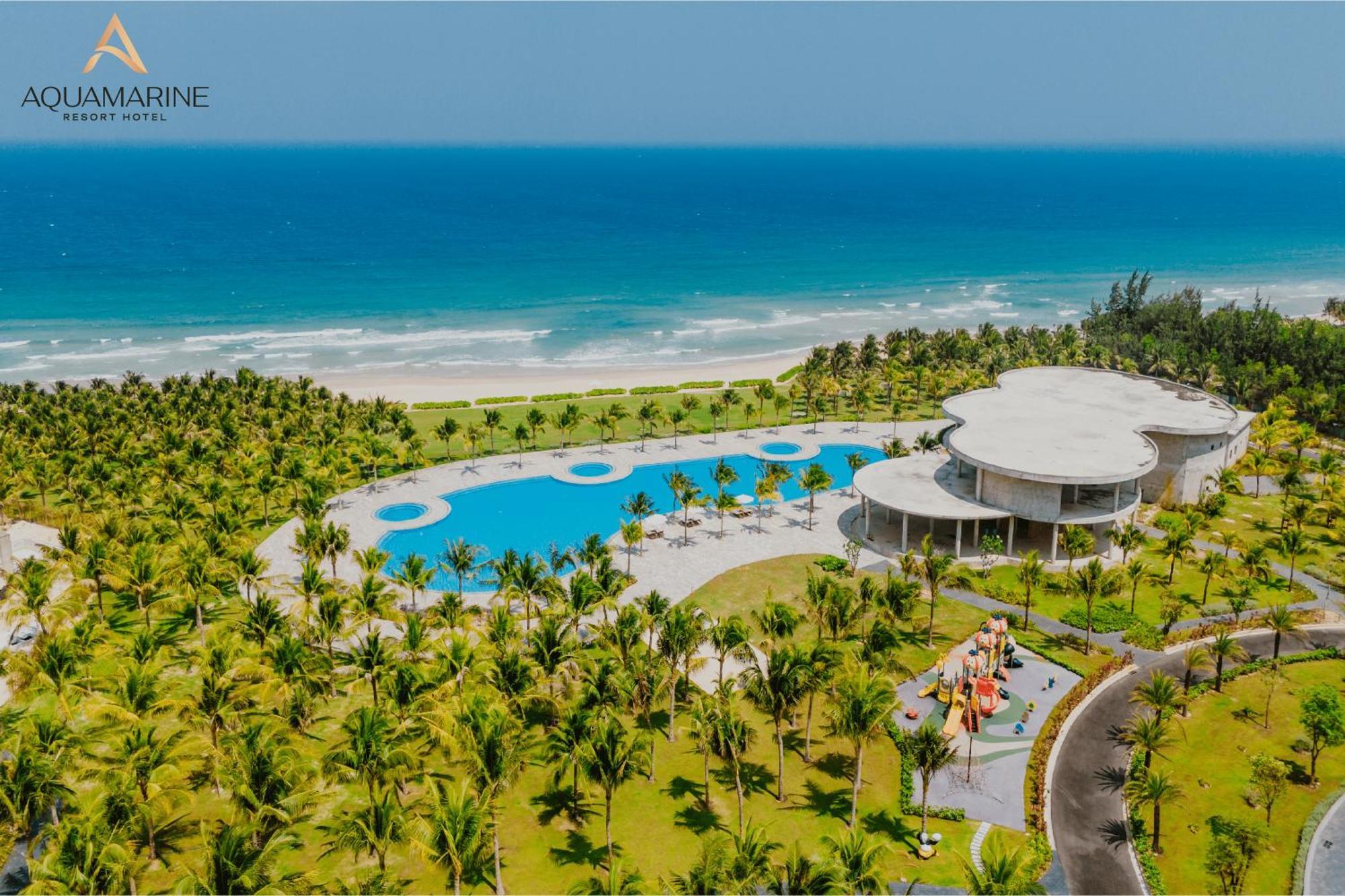 Aquamarine Beachfront Resort & Spa 金兰市 外观 照片