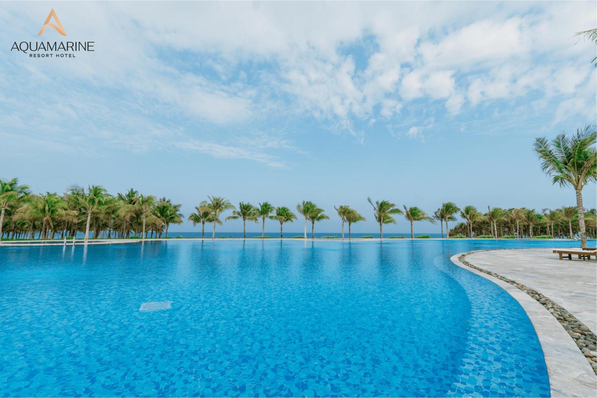 Aquamarine Beachfront Resort & Spa 金兰市 外观 照片