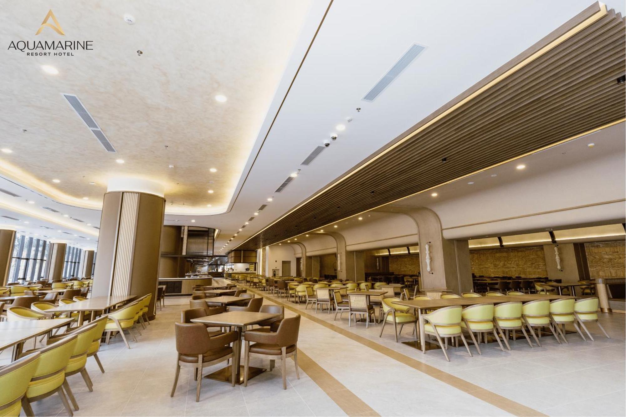 Aquamarine Beachfront Resort & Spa 金兰市 外观 照片