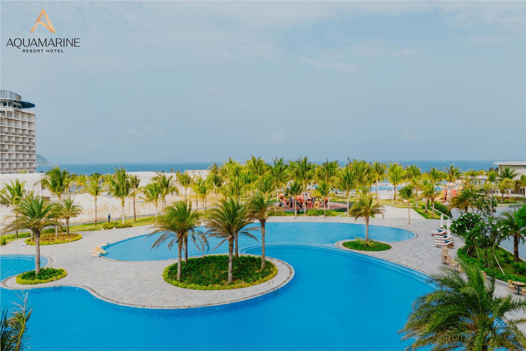 Aquamarine Beachfront Resort & Spa 金兰市 外观 照片
