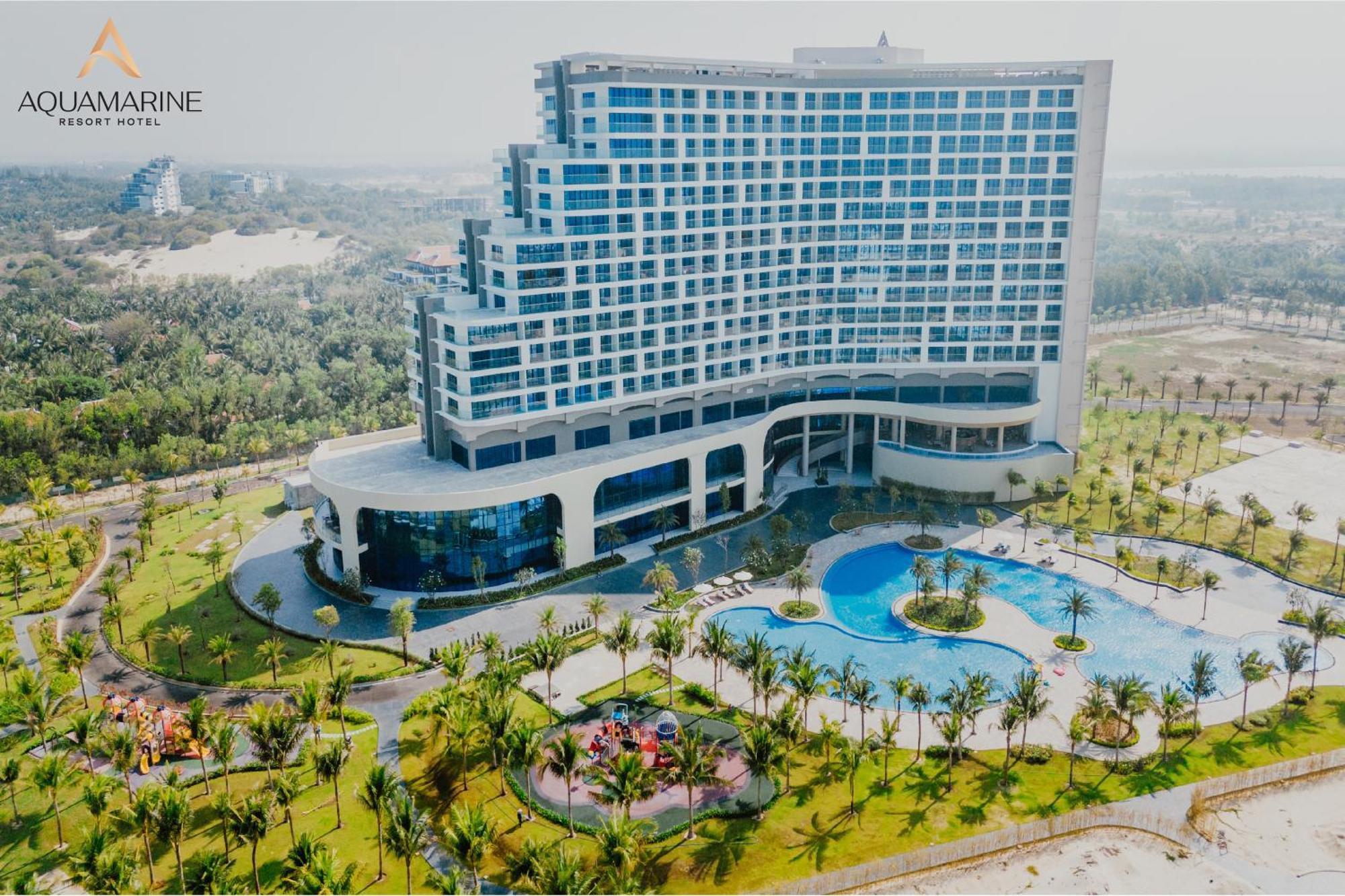 Aquamarine Beachfront Resort & Spa 金兰市 外观 照片