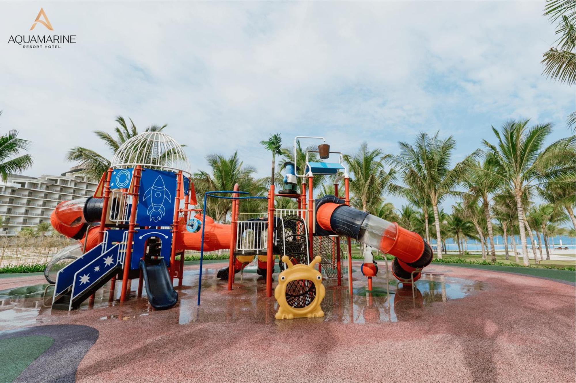 Aquamarine Beachfront Resort & Spa 金兰市 外观 照片