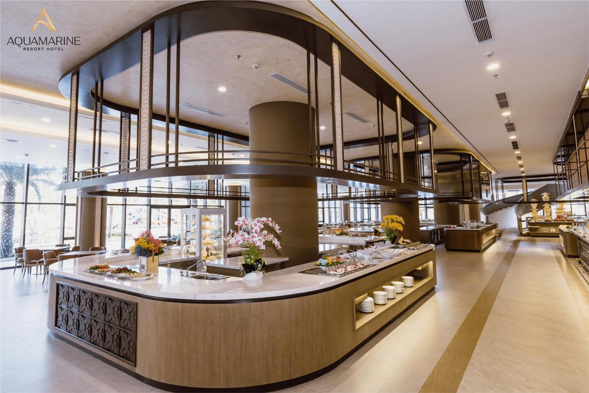 Aquamarine Beachfront Resort & Spa 金兰市 外观 照片
