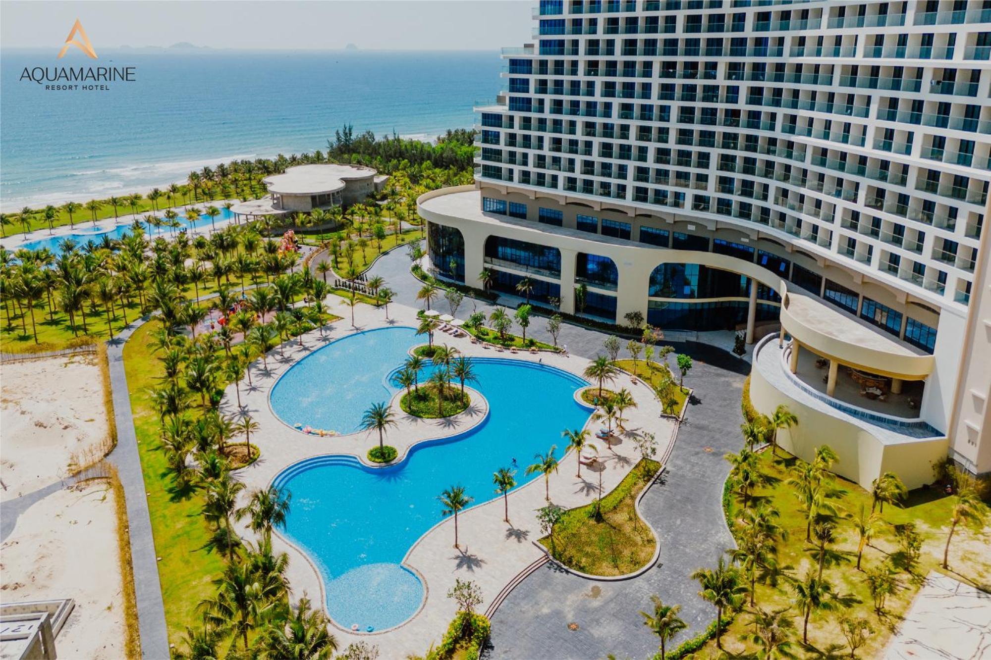 Aquamarine Beachfront Resort & Spa 金兰市 外观 照片