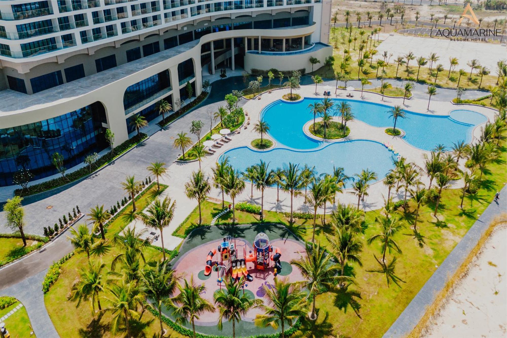 Aquamarine Beachfront Resort & Spa 金兰市 外观 照片