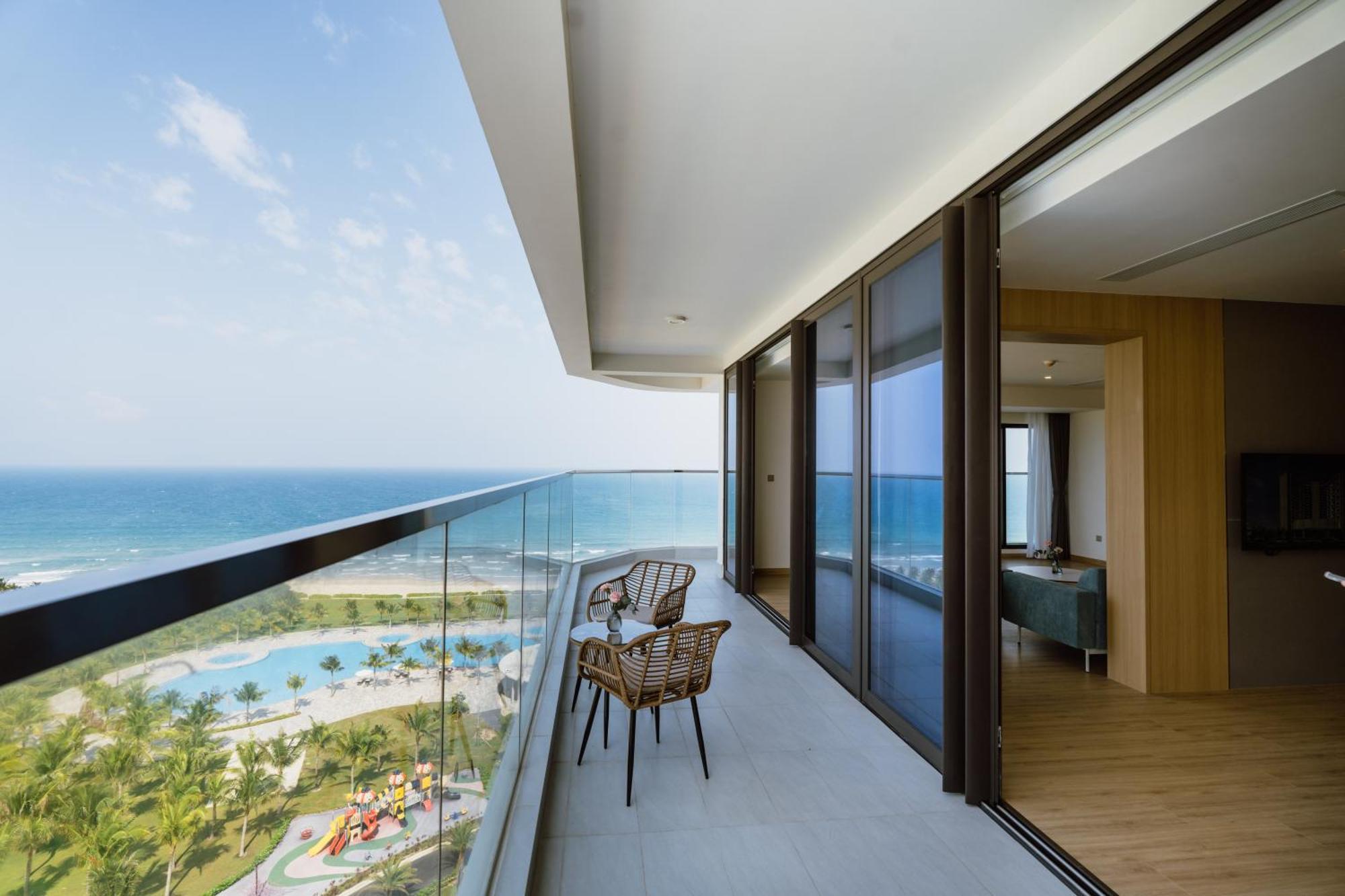 Aquamarine Beachfront Resort & Spa 金兰市 外观 照片