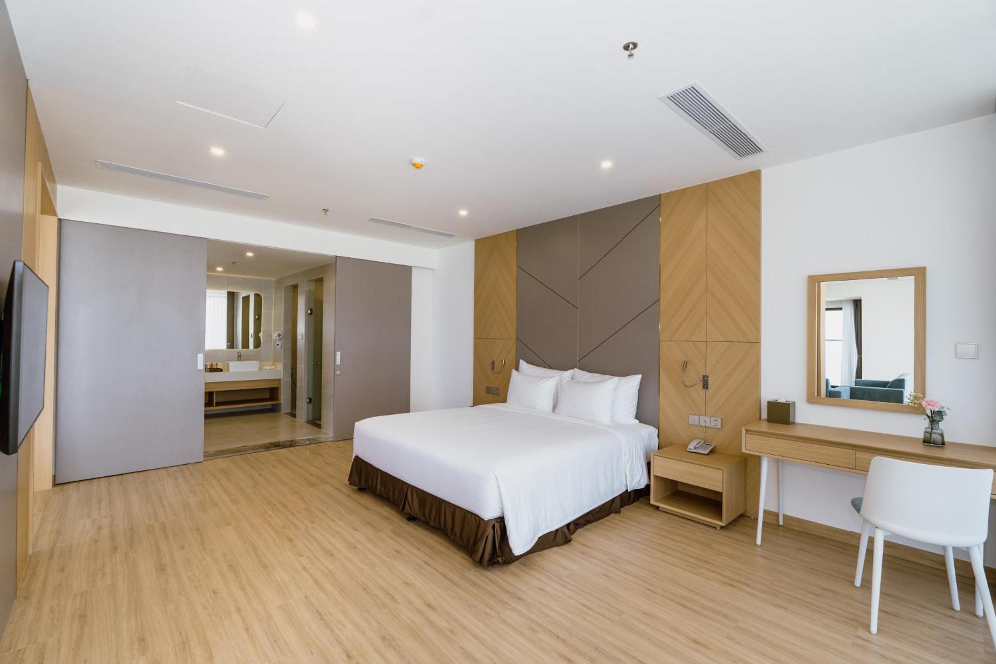 Aquamarine Beachfront Resort & Spa 金兰市 外观 照片