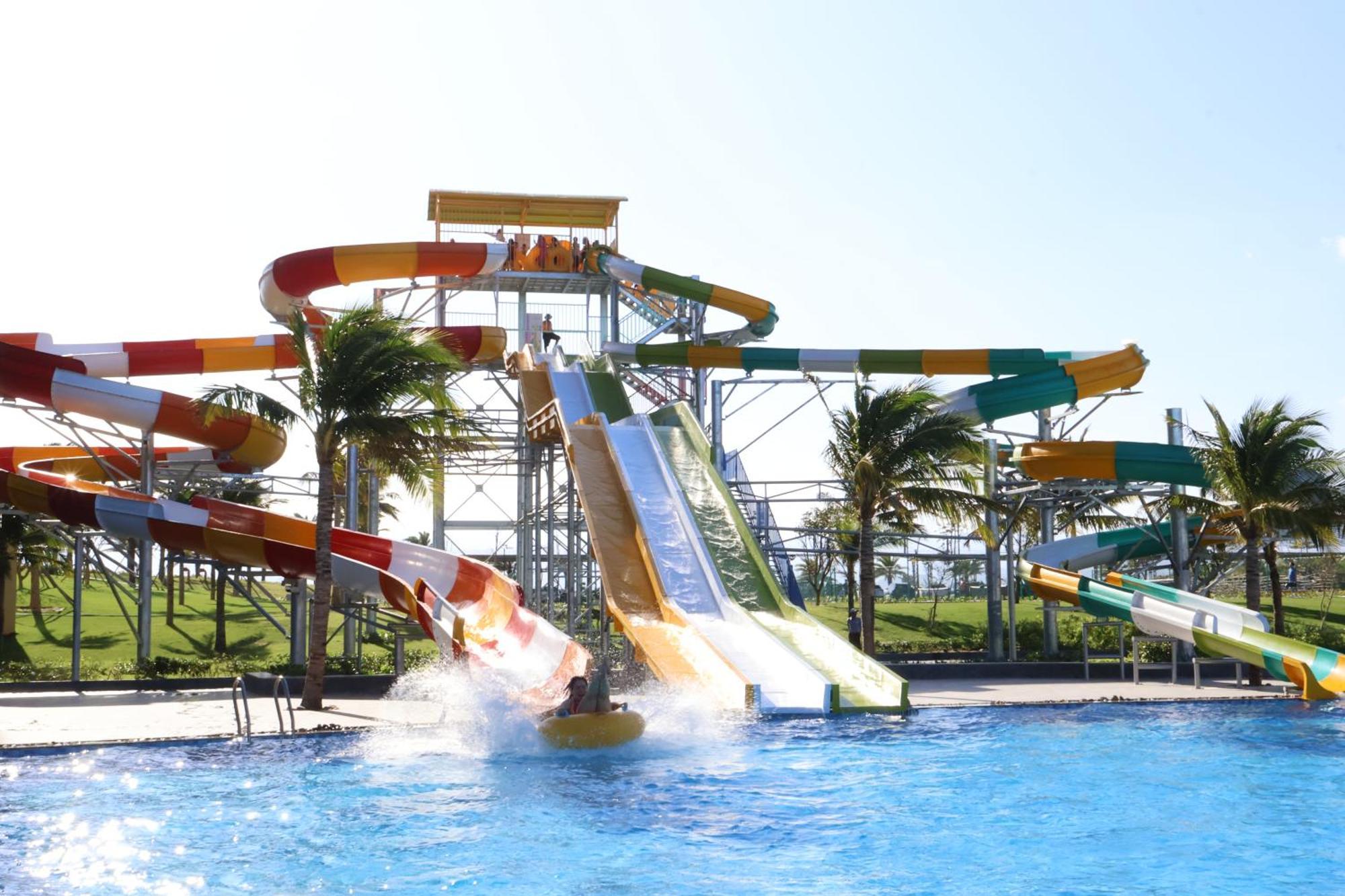 Aquamarine Beachfront Resort & Spa 金兰市 外观 照片