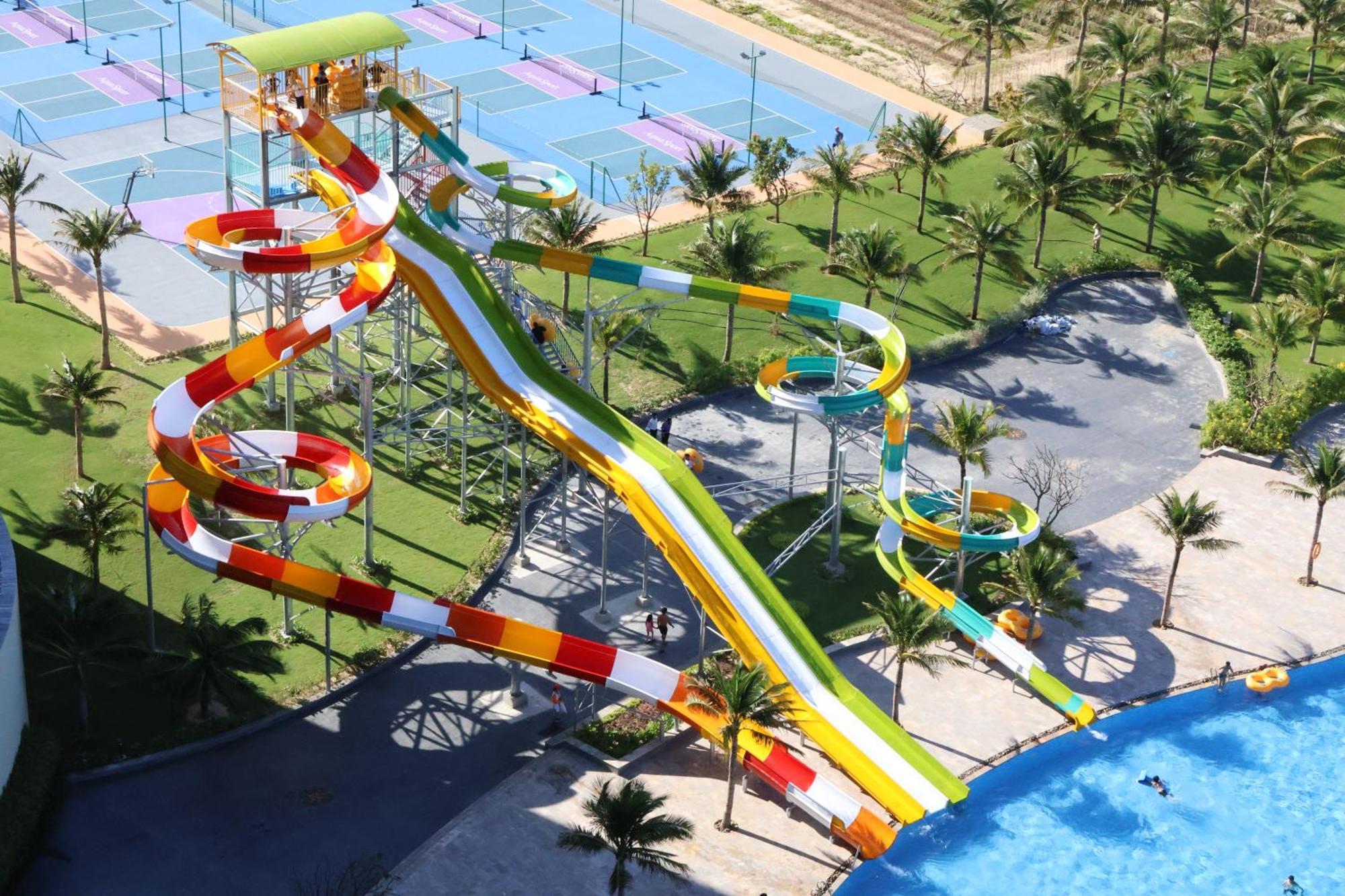 Aquamarine Beachfront Resort & Spa 金兰市 外观 照片