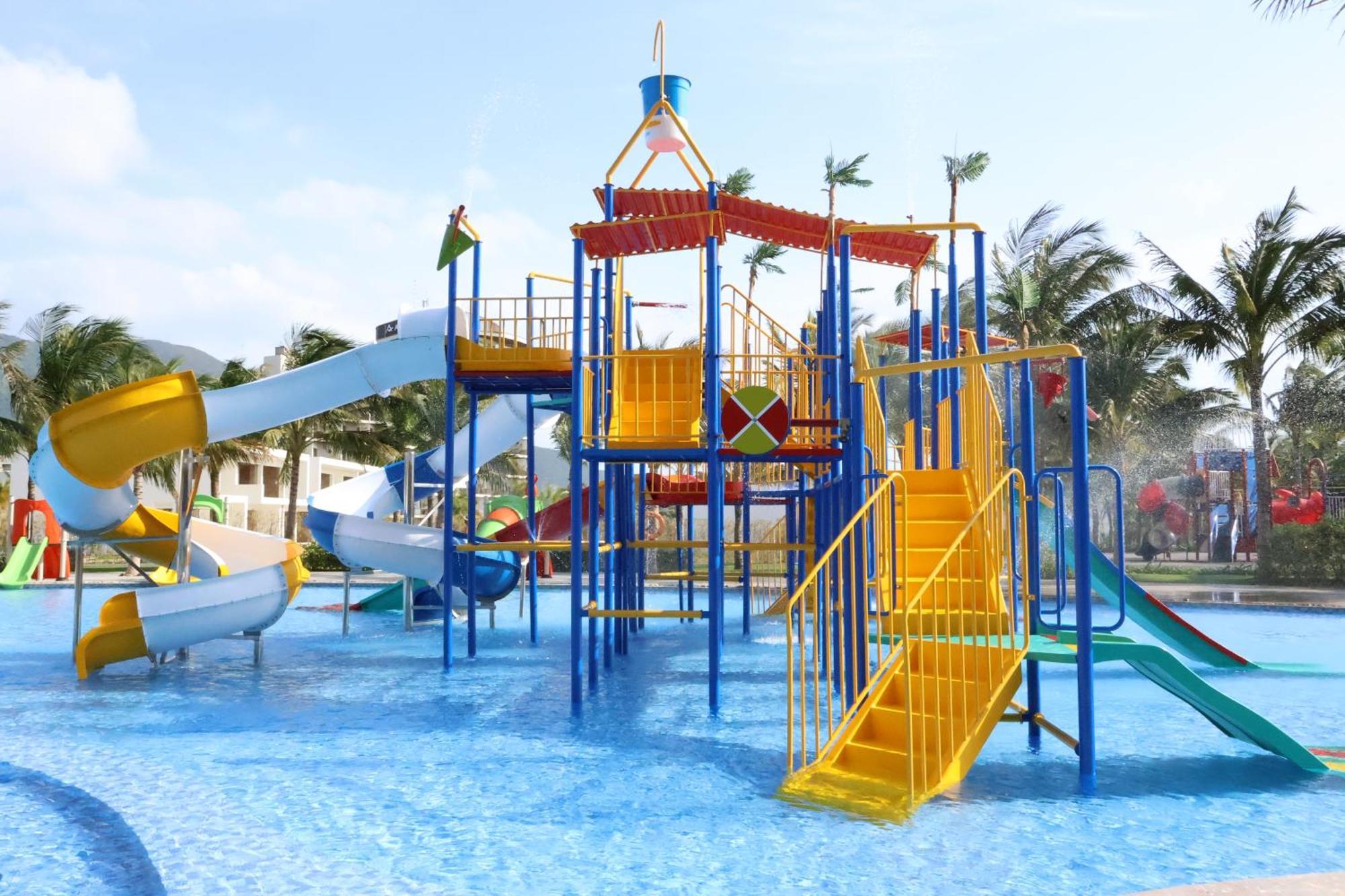 Aquamarine Beachfront Resort & Spa 金兰市 外观 照片