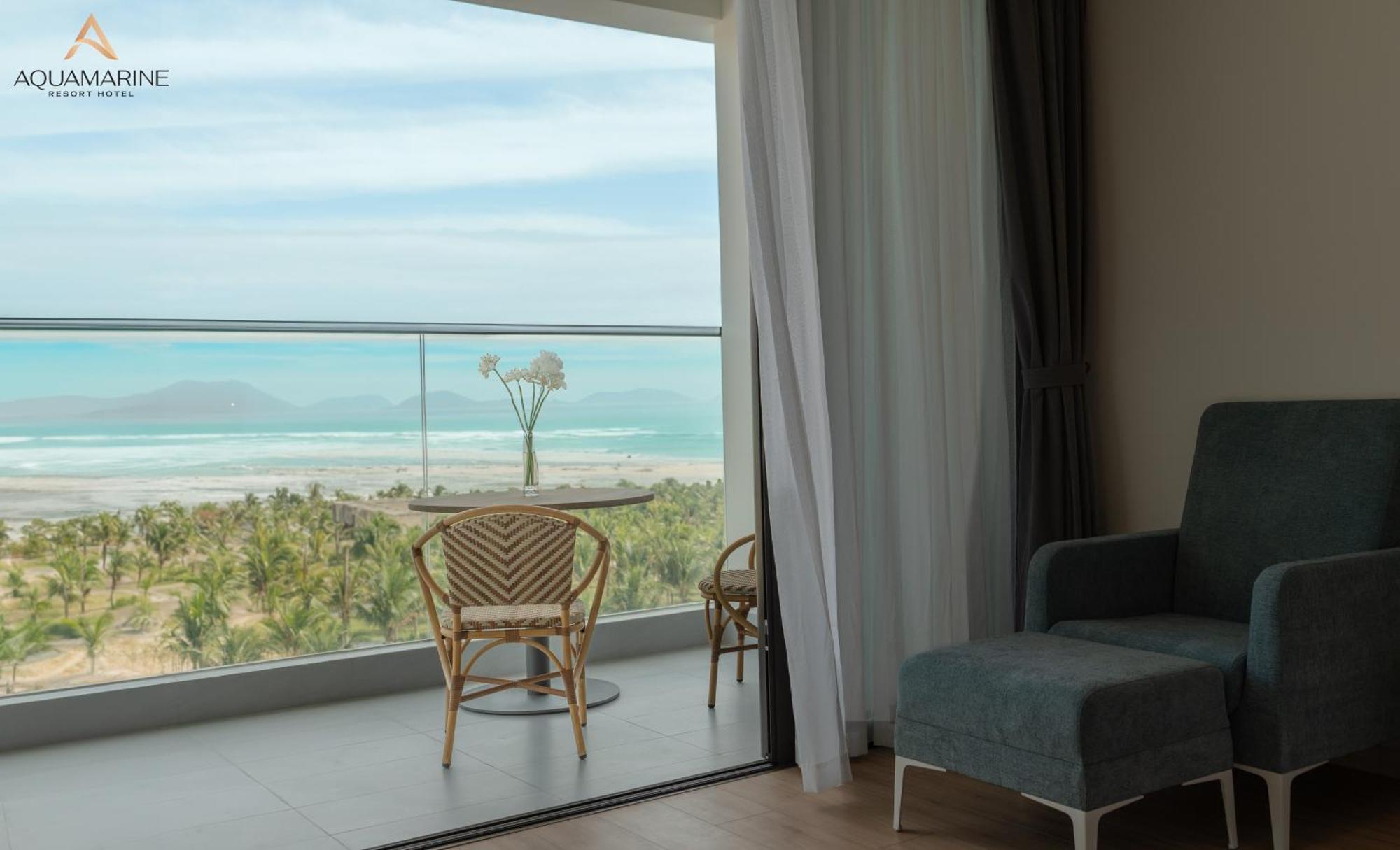 Aquamarine Beachfront Resort & Spa 金兰市 外观 照片
