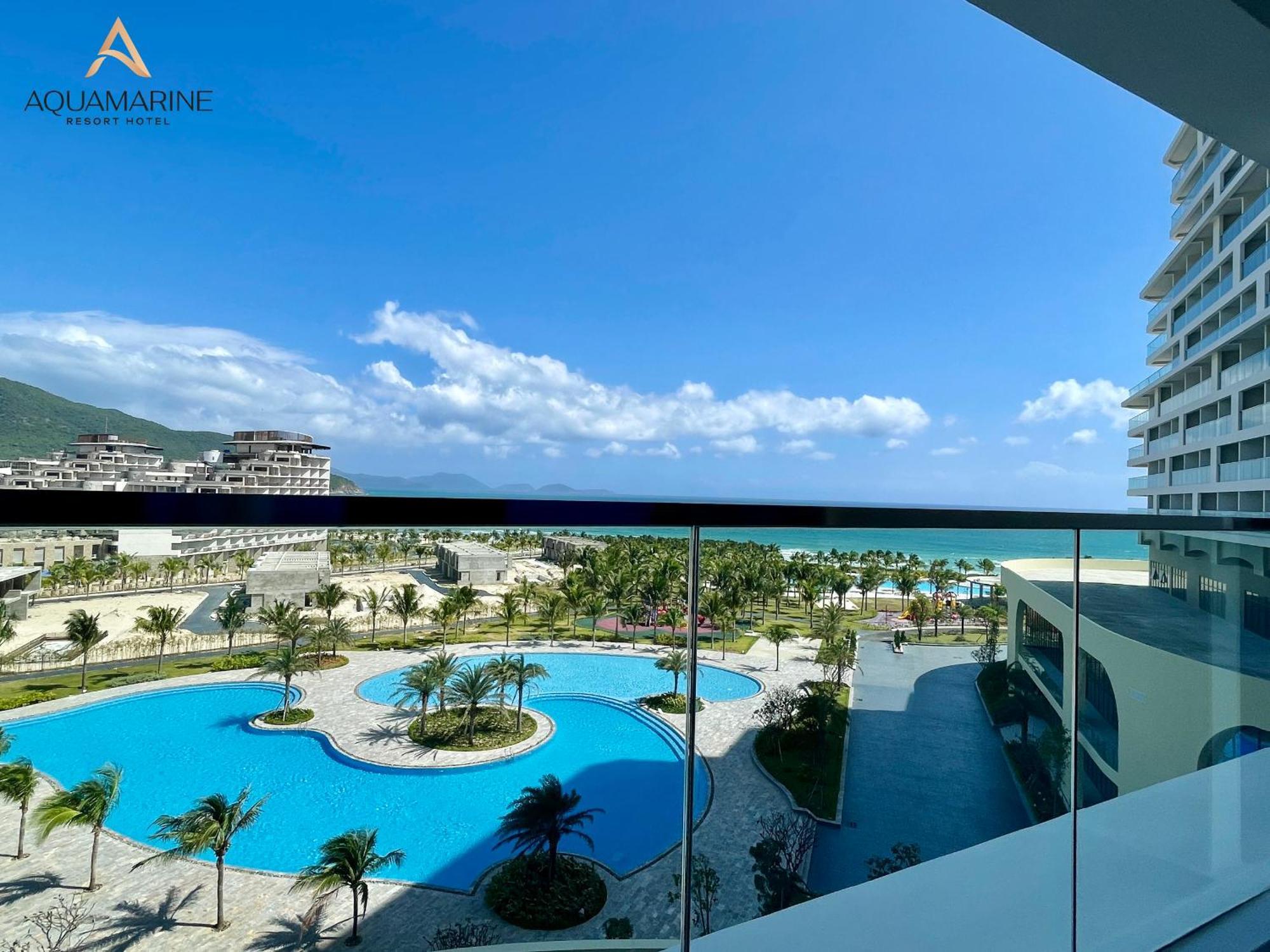 Aquamarine Beachfront Resort & Spa 金兰市 外观 照片
