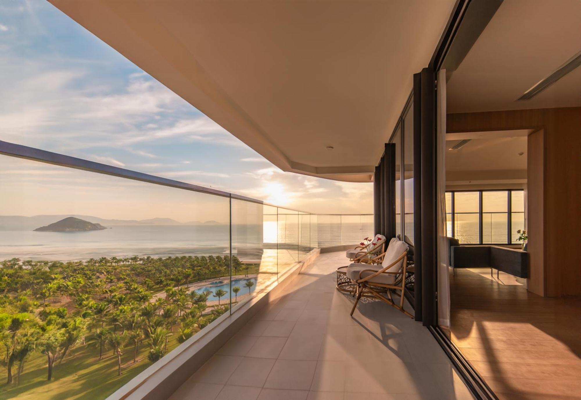 Aquamarine Beachfront Resort & Spa 金兰市 外观 照片