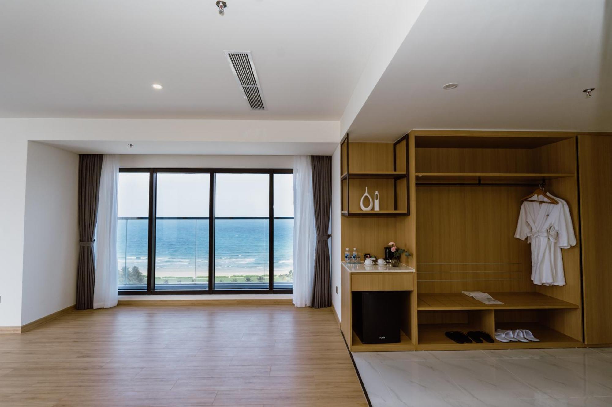 Aquamarine Beachfront Resort & Spa 金兰市 外观 照片