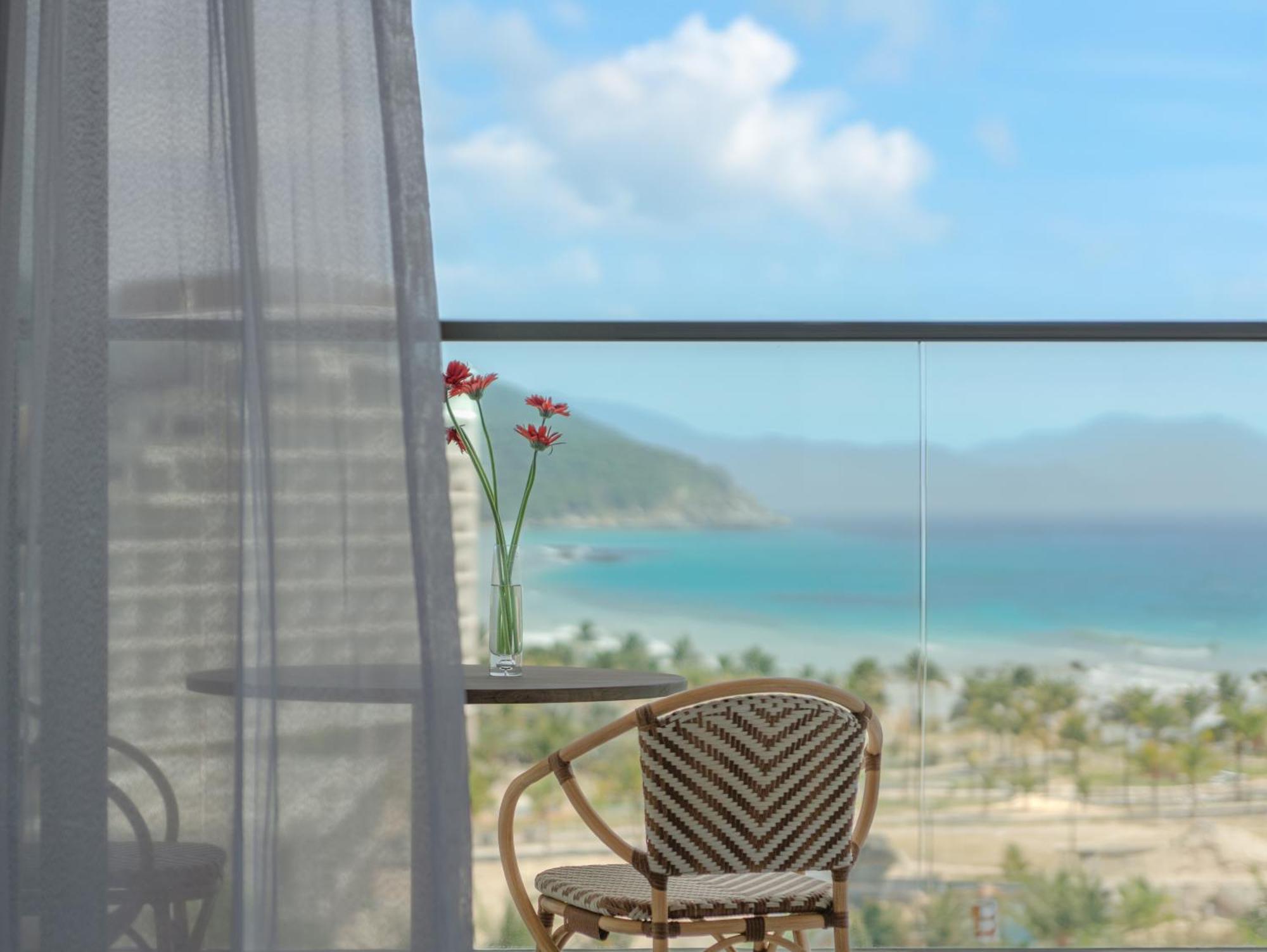 Aquamarine Beachfront Resort & Spa 金兰市 外观 照片