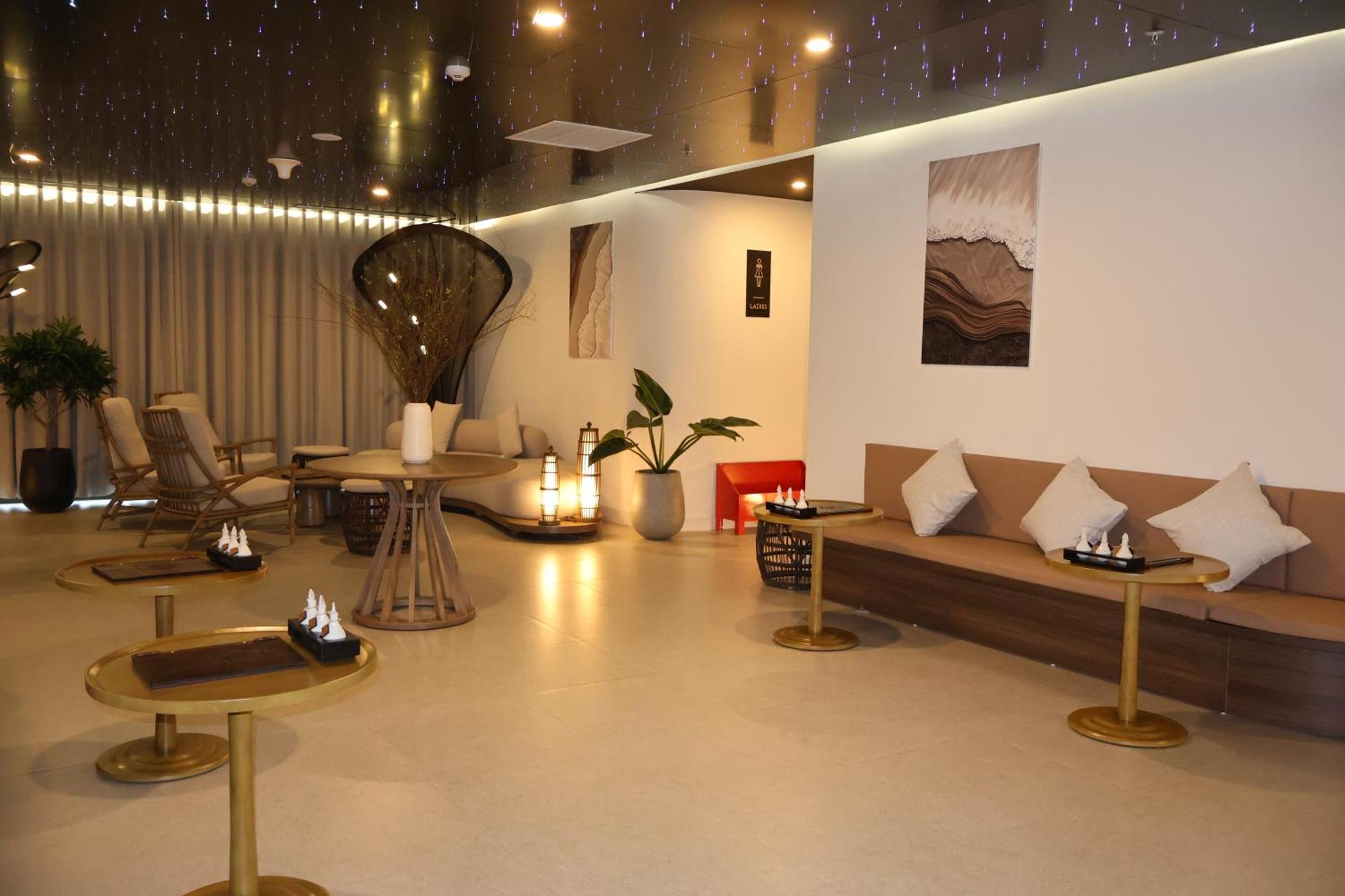 Aquamarine Beachfront Resort & Spa 金兰市 外观 照片